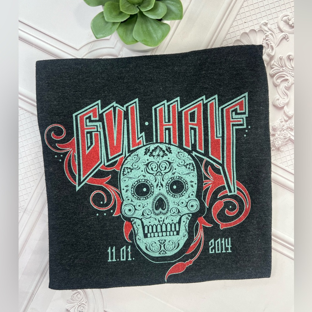 EVL Halloween marathon T Shirt Ellicottville, NY. Women Graphic Tee Size Medium
